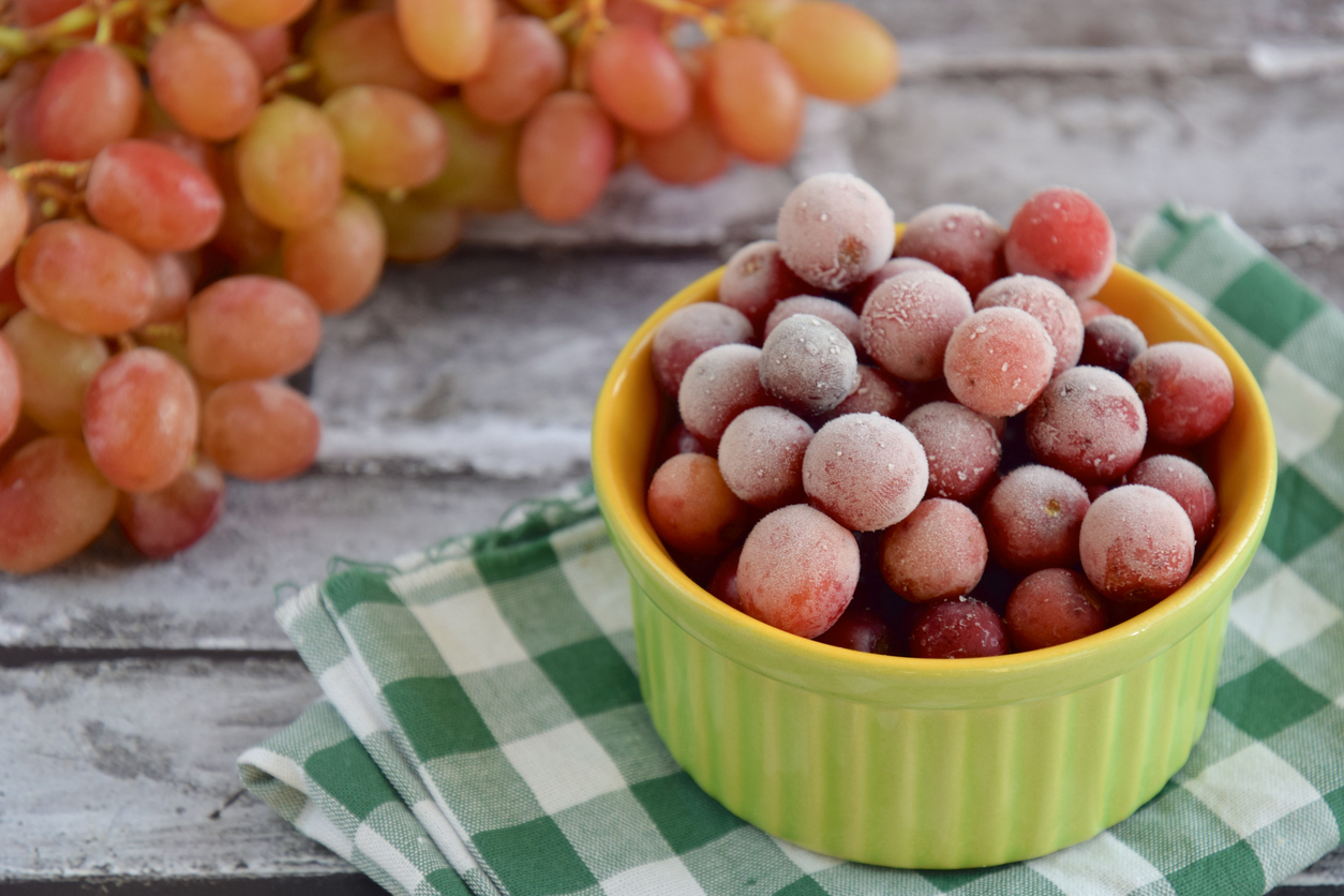 Frozen-grapes-header-image